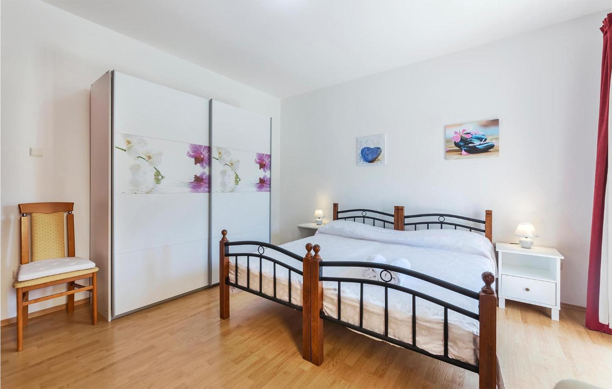 2 Bedroom Beautiful Apartment In Valtura מראה חיצוני תמונה