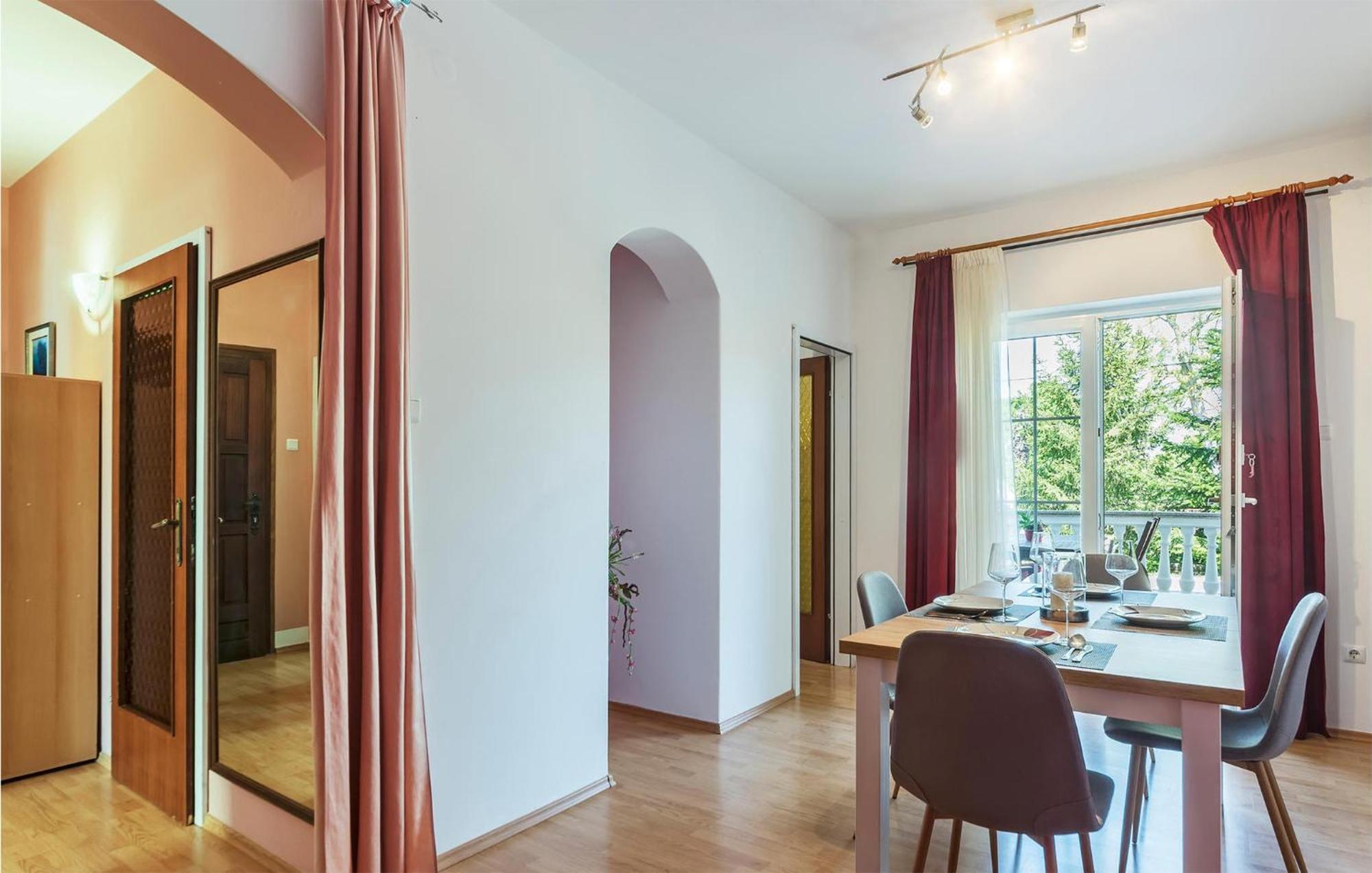 2 Bedroom Beautiful Apartment In Valtura מראה חיצוני תמונה