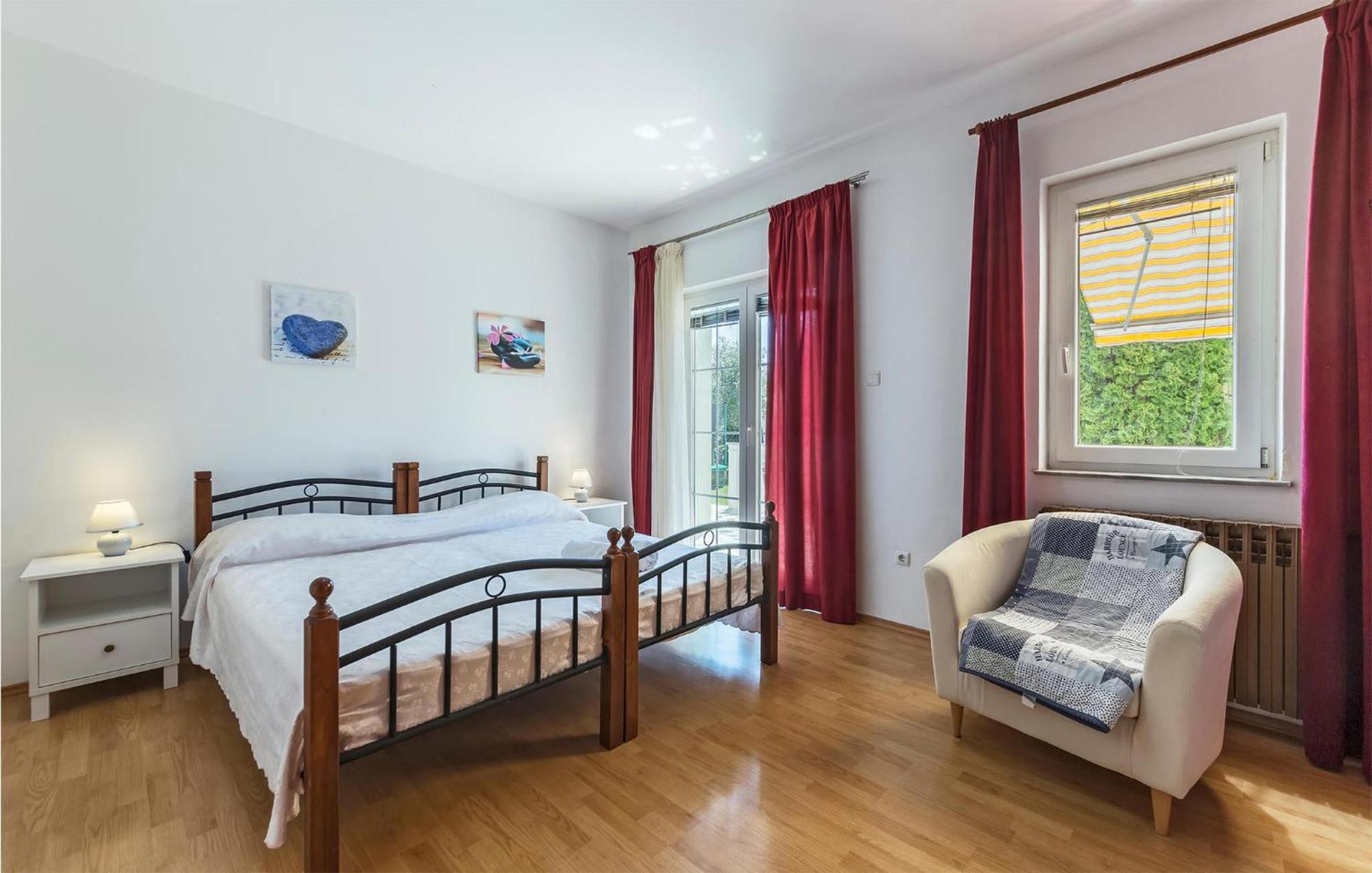 2 Bedroom Beautiful Apartment In Valtura מראה חיצוני תמונה