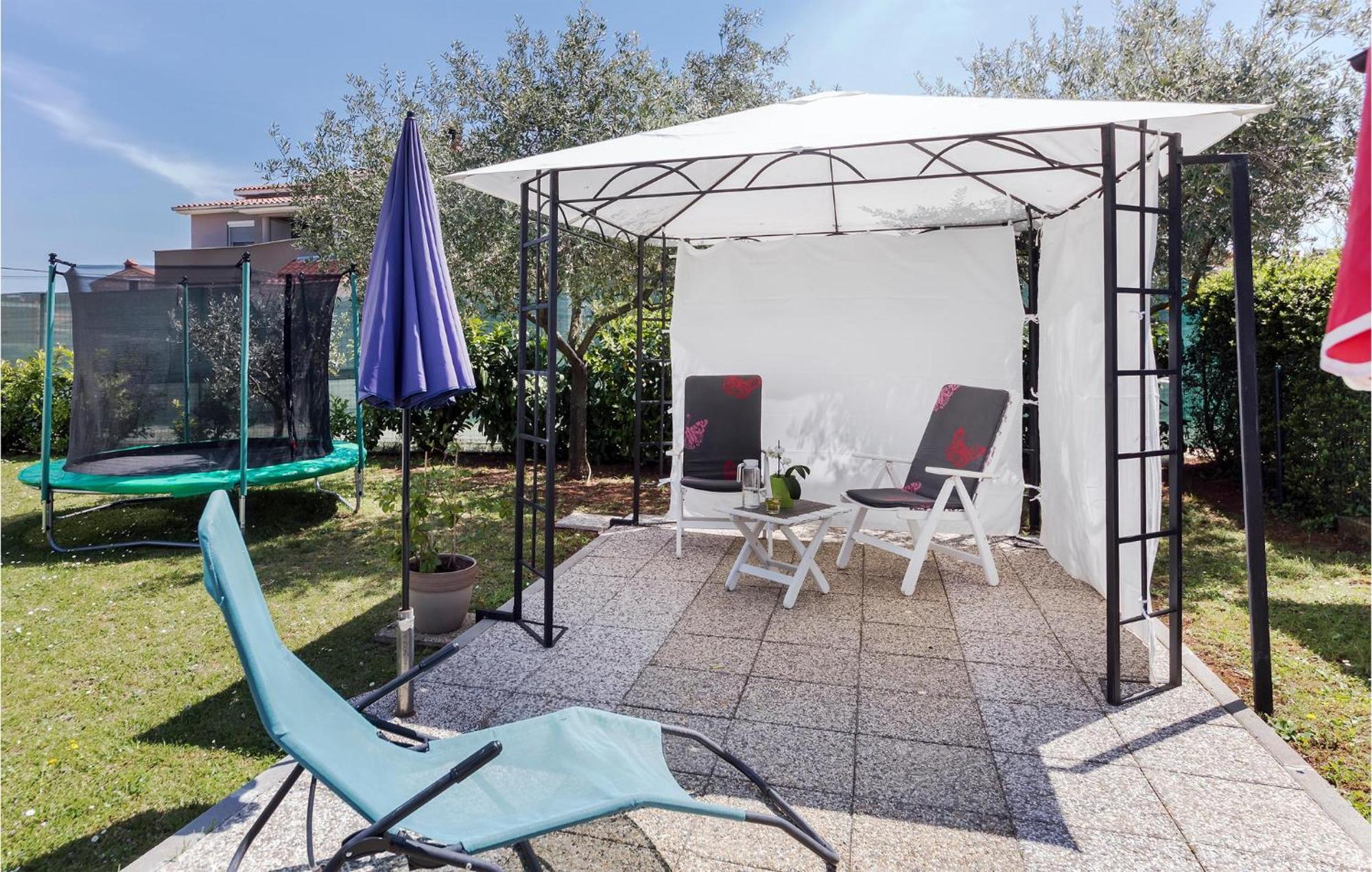 2 Bedroom Beautiful Apartment In Valtura מראה חיצוני תמונה