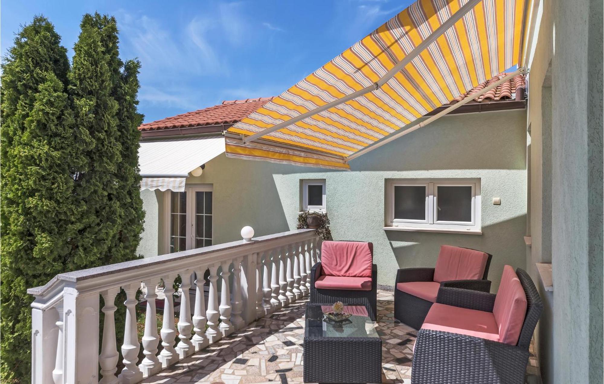 2 Bedroom Beautiful Apartment In Valtura מראה חיצוני תמונה